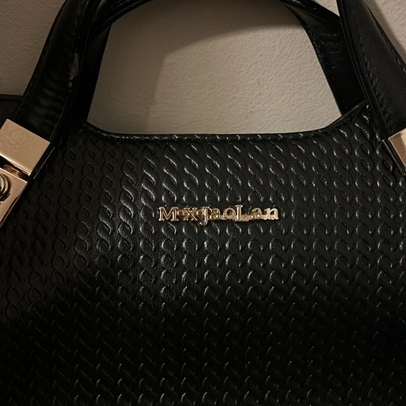 M X JaoLan | Black Purse textured surface - Picture 2 of 10